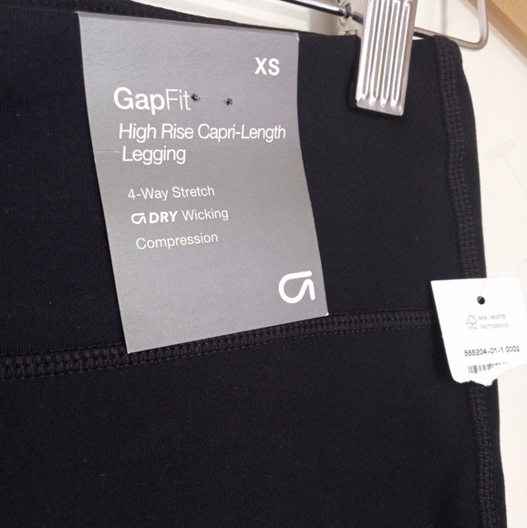 Gap fit high rise capri-length leggings in black women size X small NWT - Picture 9 of 9